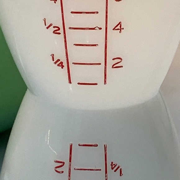 Vintage Classic Tupperware Double Measuring Cup - Picture 4 of 14